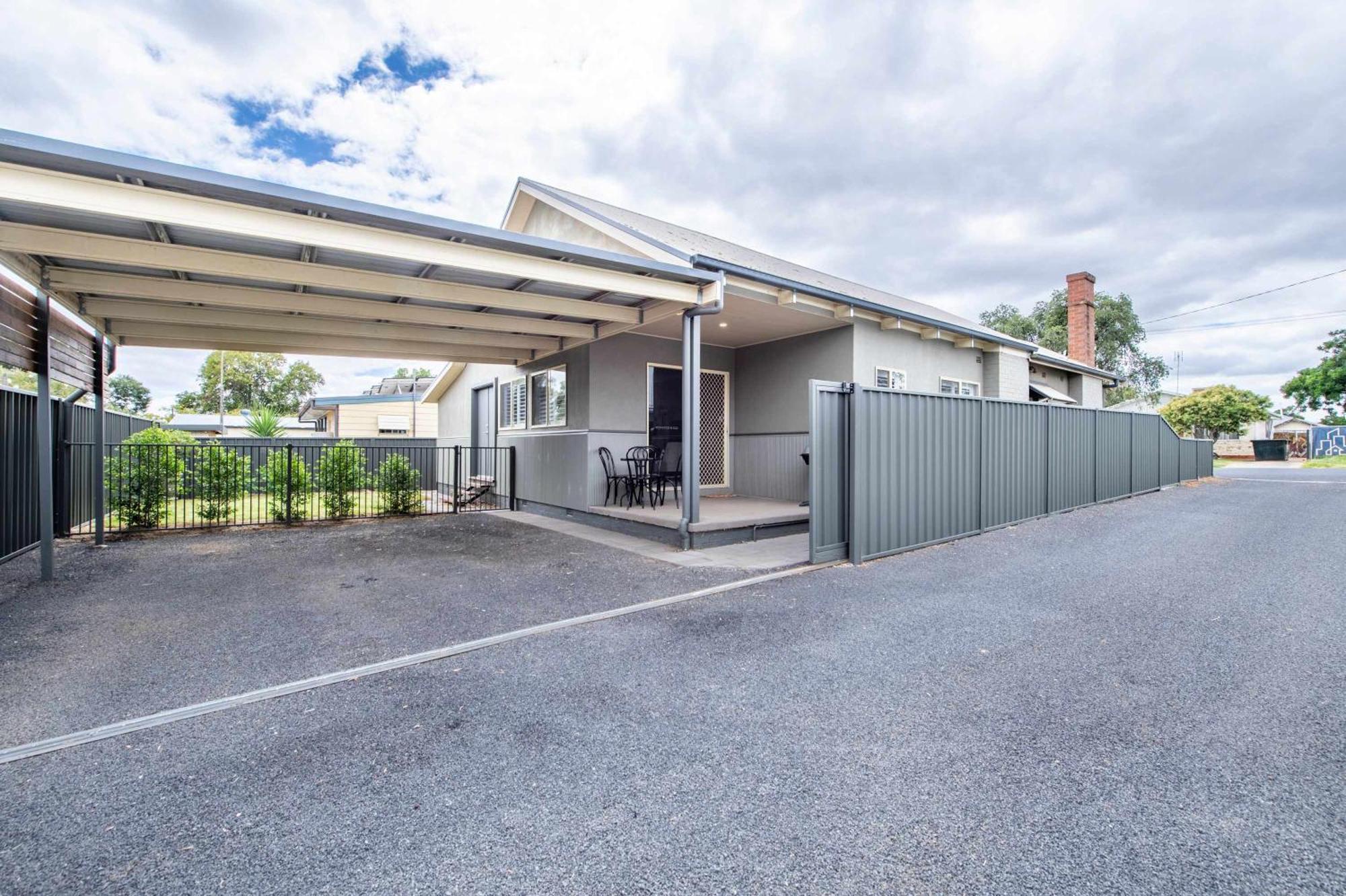 South Dubbo Hideaway - Pet Friendly Villa Exterior photo